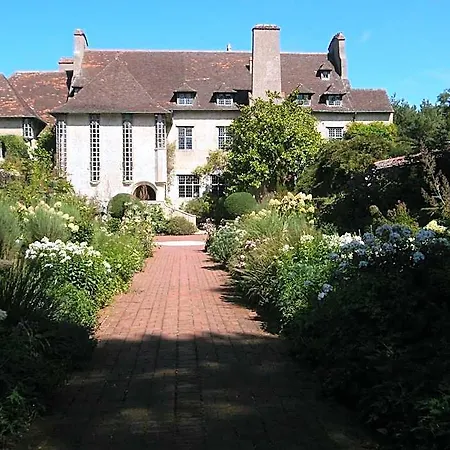 Le Clos Des Muriers Bed & Breakfast